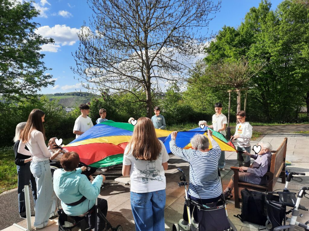 Besuche im Seniorenheim – Zeit und Freude schenken – Sozial AG des CSGB